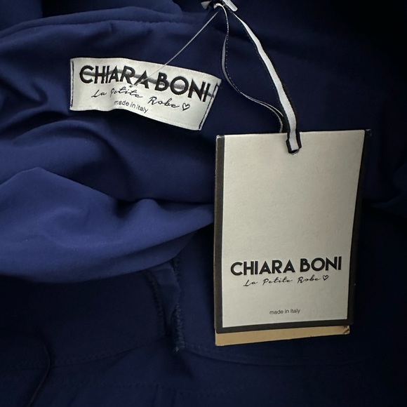 Chiara Boni La Petite Robe
Nicolasa One-Shoulder Gown - Picture 12 of 13